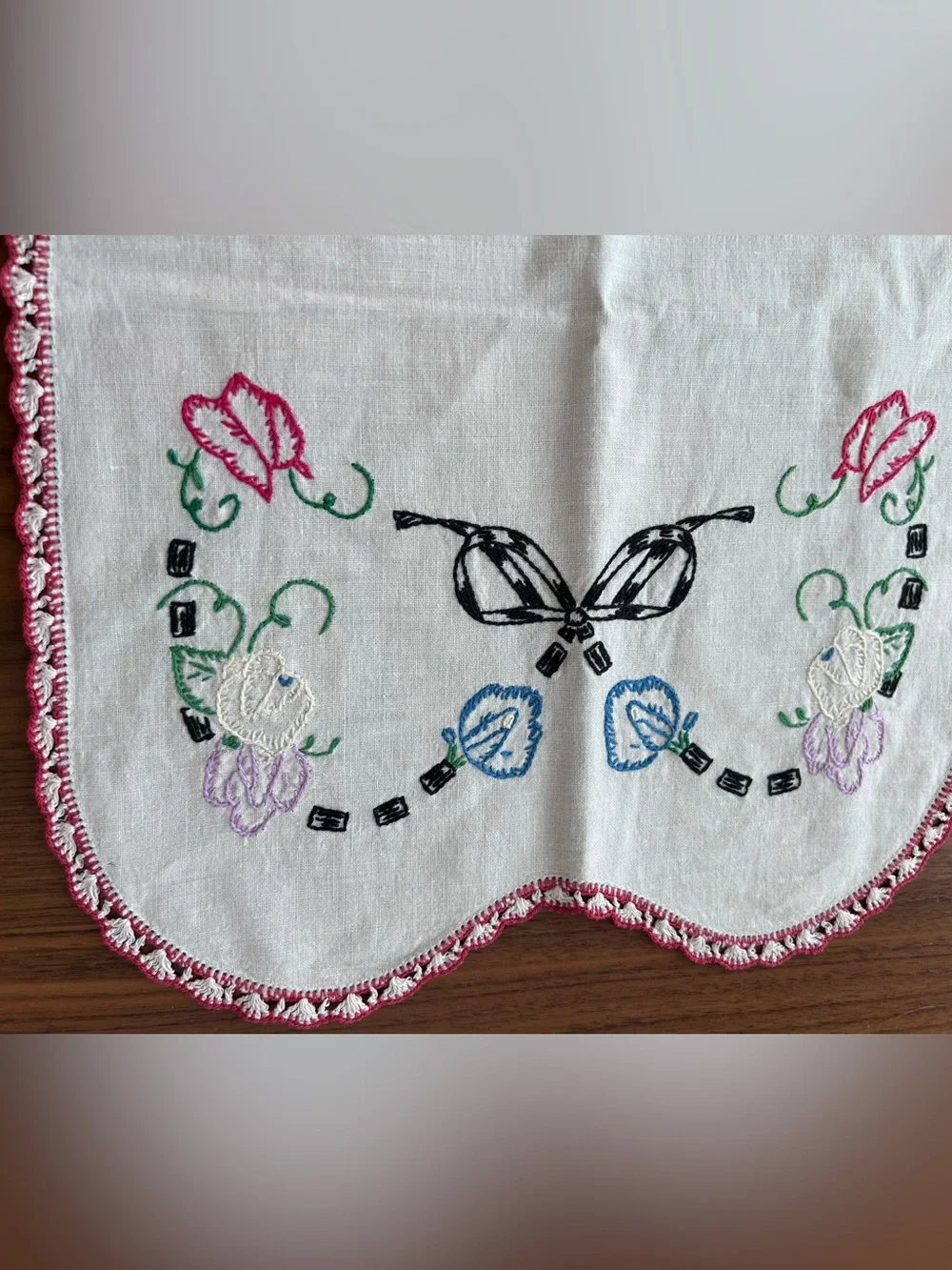 Vintage Embroidered Dresser Scarf Table Runner Flower Butterfly Bow Lace 34x12.5